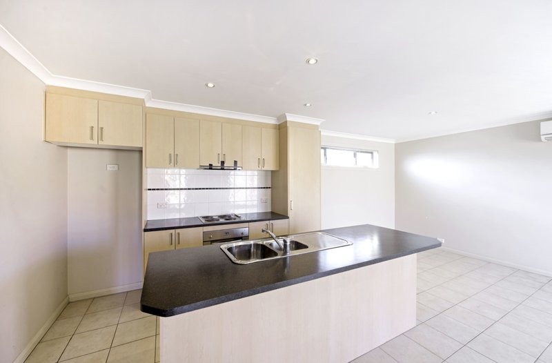 Photo - 2/47 Newbold Lane, Gungahlin ACT 2912 - Image 3