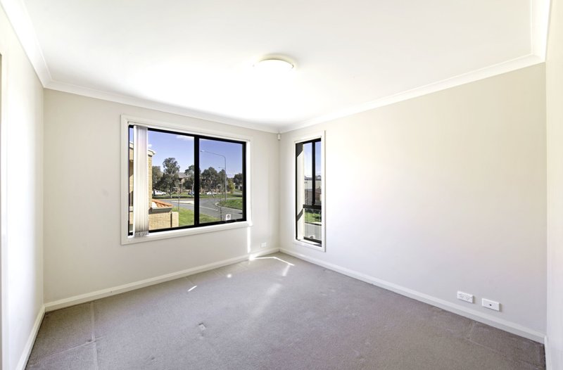 Photo - 2/47 Newbold Lane, Gungahlin ACT 2912 - Image 4