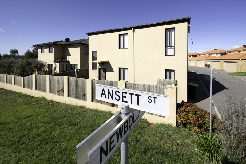 Photo - 2/47 Newbold Lane, Gungahlin ACT 2912 - Image 8