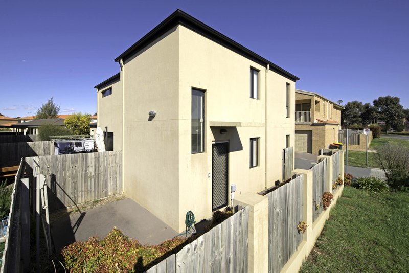 Photo - 2/47 Newbold Lane, Gungahlin ACT 2912 - Image 9