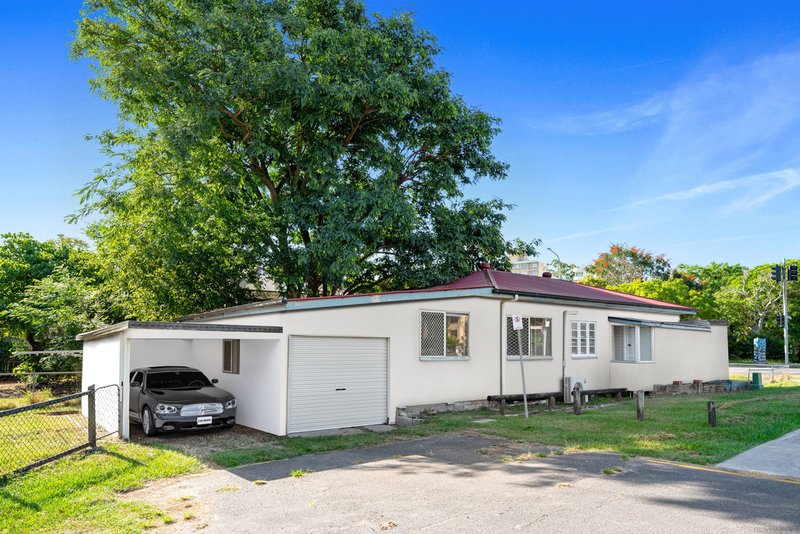 Photo - 247 Sir Fred Schonell Drive, St Lucia QLD 4067 - Image 1