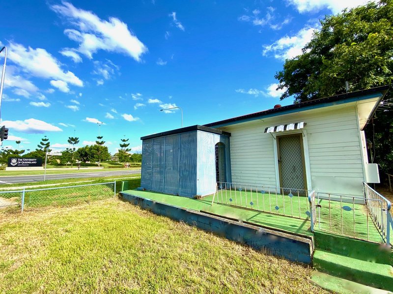 Photo - 247 Sir Fred Schonell Drive, St Lucia QLD 4067 - Image 4