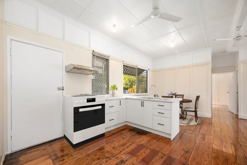 Photo - 247 Sir Fred Schonell Drive, St Lucia QLD 4067 - Image 6
