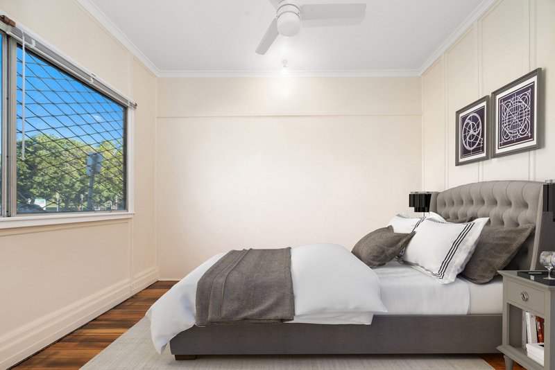 Photo - 247 Sir Fred Schonell Drive, St Lucia QLD 4067 - Image 9