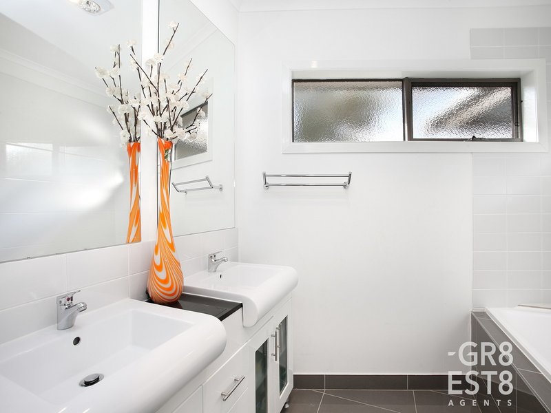 Photo - 2/47 Upton Crescent, Narre Warren VIC 3805 - Image 3