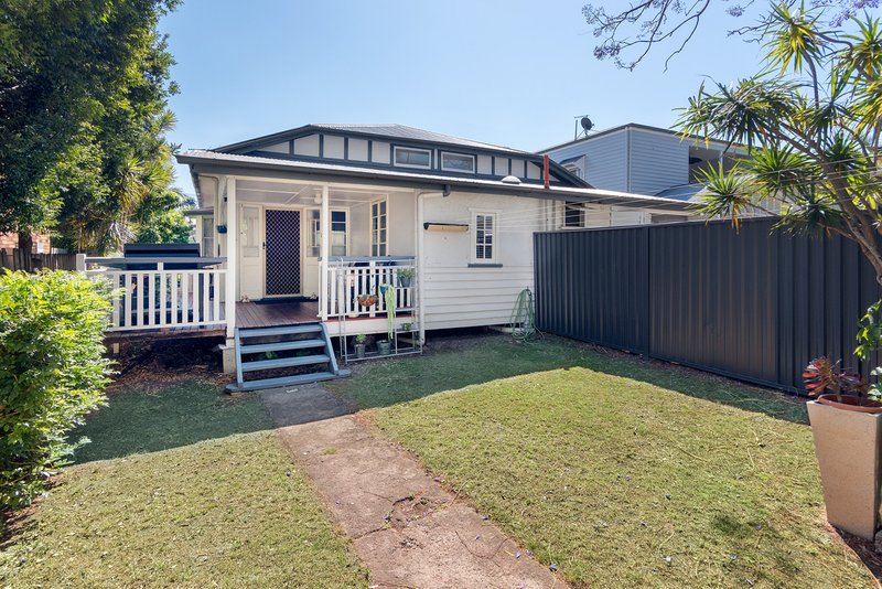 Photo - 2/47 Winchester Street, Hamilton QLD 4007 - Image 13