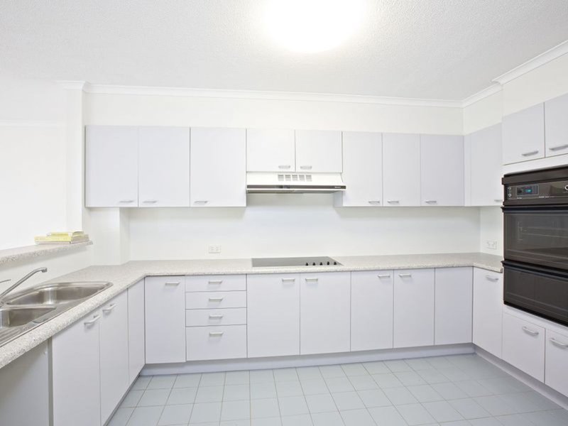 Photo - 24/75 Morala Avenue, Runaway Bay QLD 4216 - Image 5