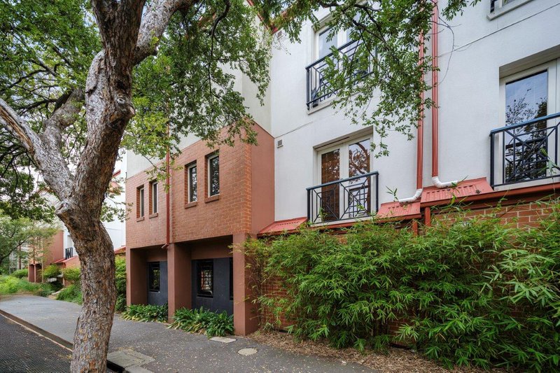 Photo - 24/8-32 Howlett Street, Kensington VIC 3031 - Image 8