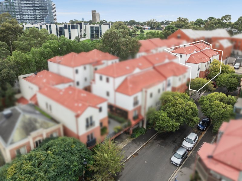 Photo - 24/8-32 Howlett Street, Kensington VIC 3031 - Image 9