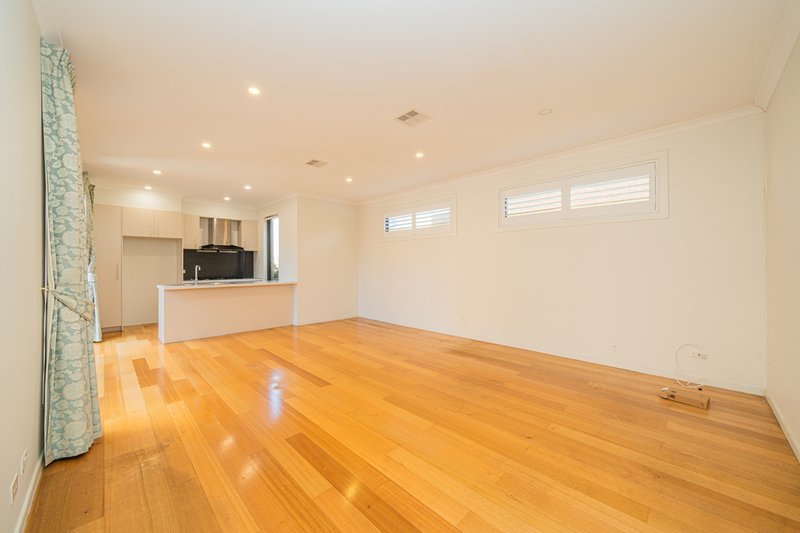 Photo - 2/48-50 Hamel Street, Box Hill South VIC 3128 - Image 3