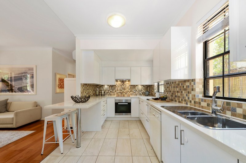 Photo - 2/48-50 Onslow Street, Rose Bay NSW 2029 - Image 4