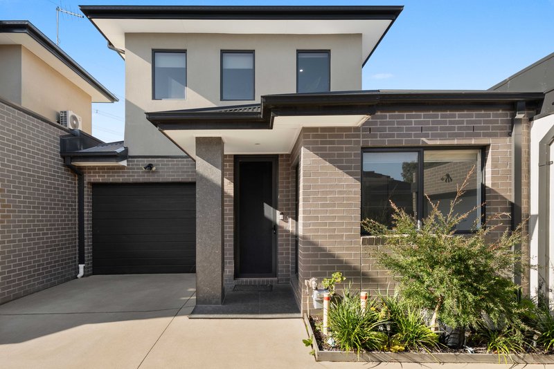 Photo - 2/48 De Rossi Boulevard, Wollert VIC 3750 - Image 1