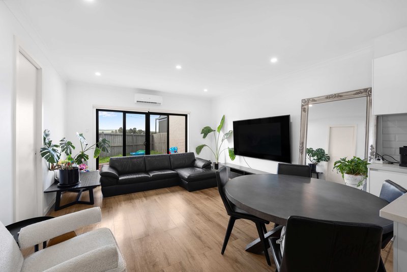 Photo - 2/48 De Rossi Boulevard, Wollert VIC 3750 - Image 7