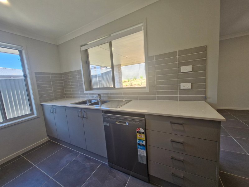 Photo - 2/48 Harlington Avenue, Farley NSW 2320 - Image 11