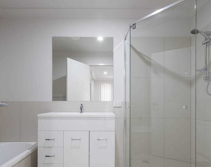 Photo - 2/48 Kevin Mulroney Drive, Flinders View QLD 4305 - Image 12