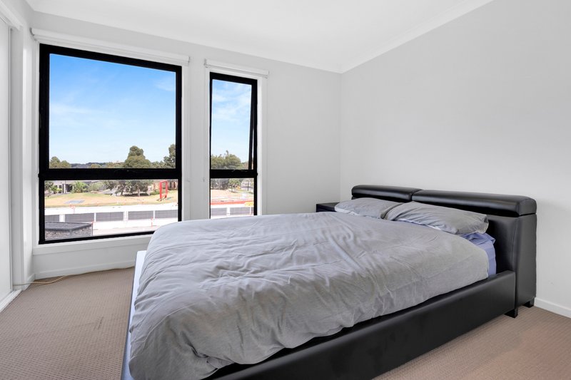 Photo - 24/8 Moresby Court, Craigieburn VIC 3064 - Image 5