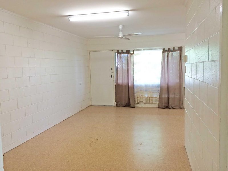 Photo - 2/48 Toogood Road, Woree QLD 4868 - Image 10