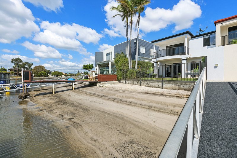 Photo - 2/48 Vaggelas Crescent, Biggera Waters QLD 4216 - Image 8