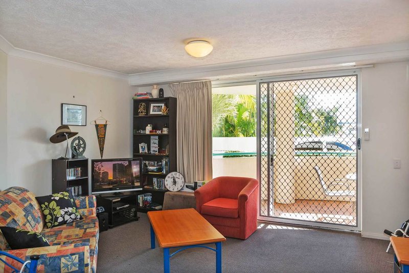 Photo - 2/484 Marine Parade, Biggera Waters QLD 4216 - Image 4