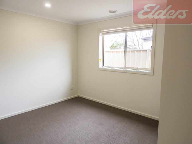 Photo - 2/486 Alldis Avenue, Lavington NSW 2641 - Image 6