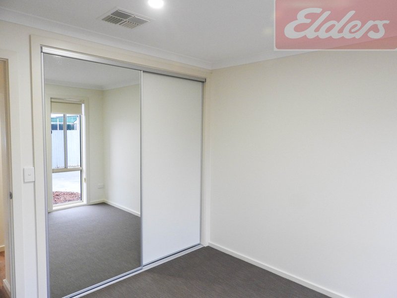 Photo - 2/486 Alldis Avenue, Lavington NSW 2641 - Image 7