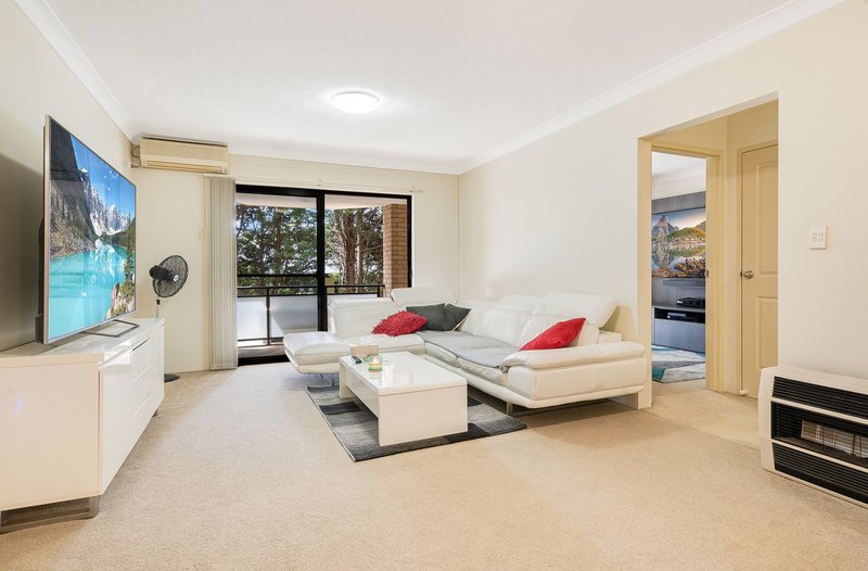 Photo - 2/49-51 Dwyer Street, North Gosford NSW 2250 - Image 2