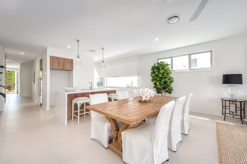 Photo - 2/49 Compass Drive, Biggera Waters QLD 4216 - Image 7