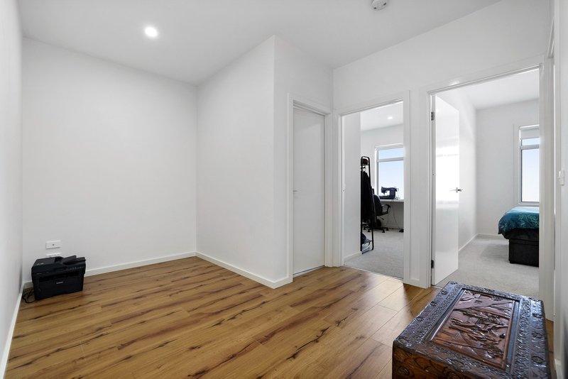 Photo - 249 Dunnings Road, Point Cook VIC 3030 - Image 5