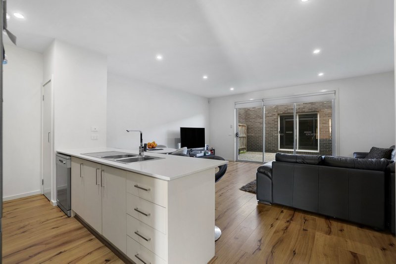 Photo - 249 Dunnings Road, Point Cook VIC 3030 - Image 8