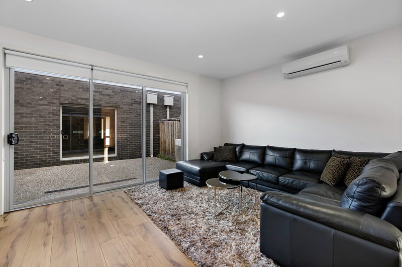 Photo - 249 Dunnings Road, Point Cook VIC 3030 - Image 10