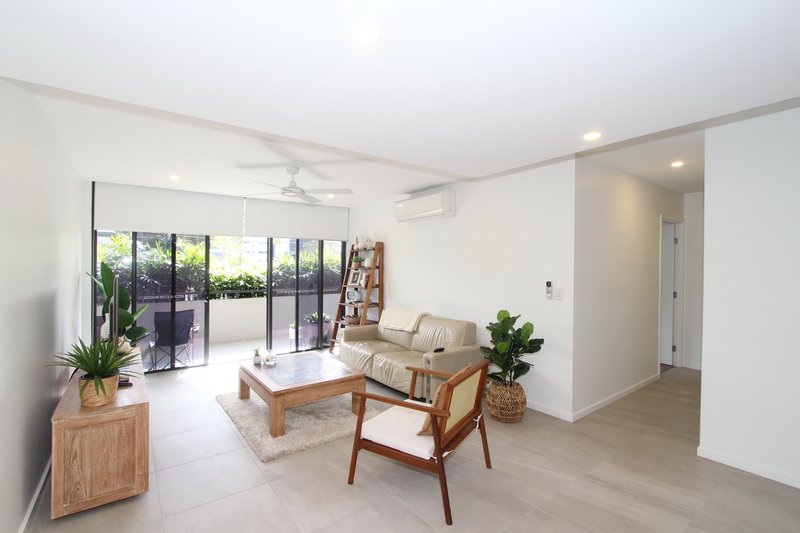 Photo - 2/49 Duporth Avenue, Maroochydore QLD 4558 - Image 7