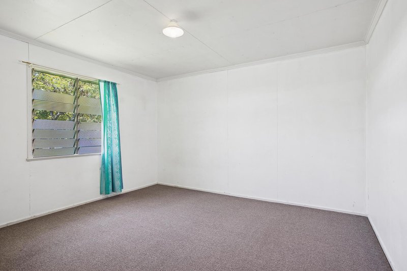 Photo - 249 Elphinstone Street, Koongal QLD 4701 - Image 3