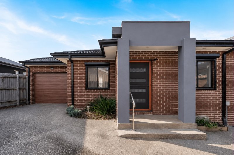 Photo - 2/49 Gillingham Crescent, Craigieburn VIC 3064 - Image 1
