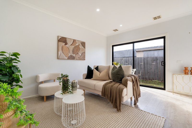 Photo - 2/49 Gillingham Crescent, Craigieburn VIC 3064 - Image 2