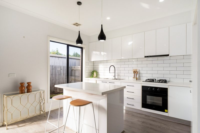Photo - 2/49 Gillingham Crescent, Craigieburn VIC 3064 - Image 4