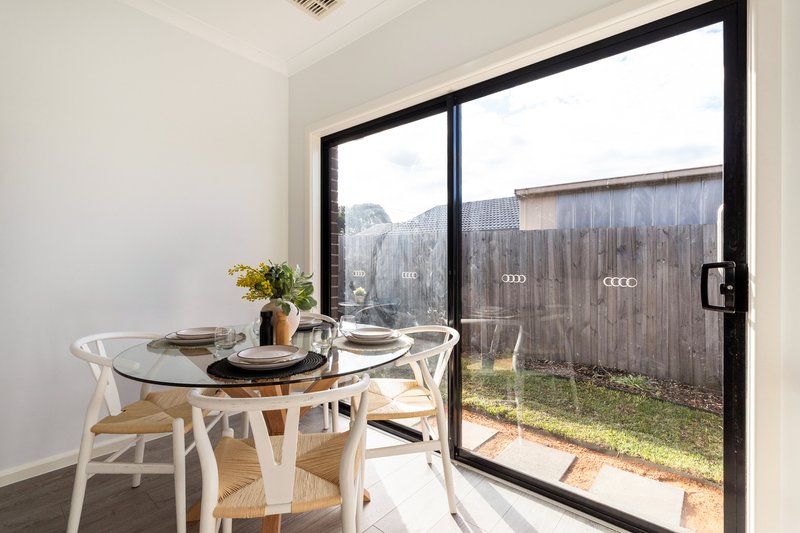 Photo - 2/49 Gillingham Crescent, Craigieburn VIC 3064 - Image 6