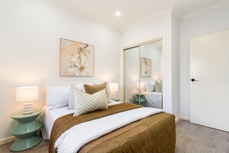 Photo - 2/49 Gillingham Crescent, Craigieburn VIC 3064 - Image 8