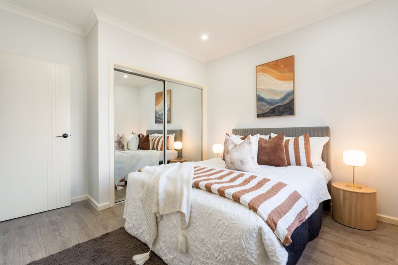 Photo - 2/49 Gillingham Crescent, Craigieburn VIC 3064 - Image 10