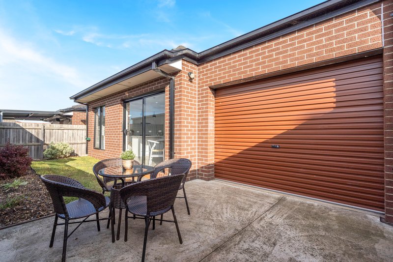 Photo - 2/49 Gillingham Crescent, Craigieburn VIC 3064 - Image 12