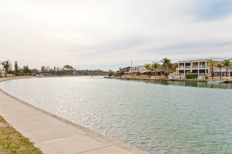 Photo - 2/49 Heysen Crescent, West Lakes Shore SA 5020 - Image 13