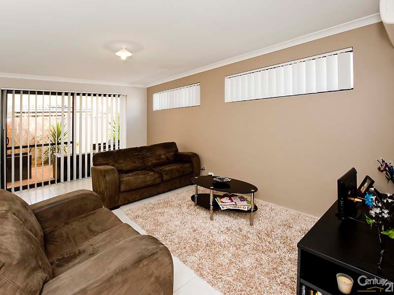 Photo - 2/49 Peel Street, Mandurah WA 6210 - Image 4