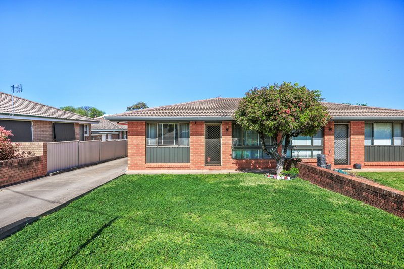 Photo - 2/49 Rawson Avenue, Tamworth NSW 2340 - Image 2