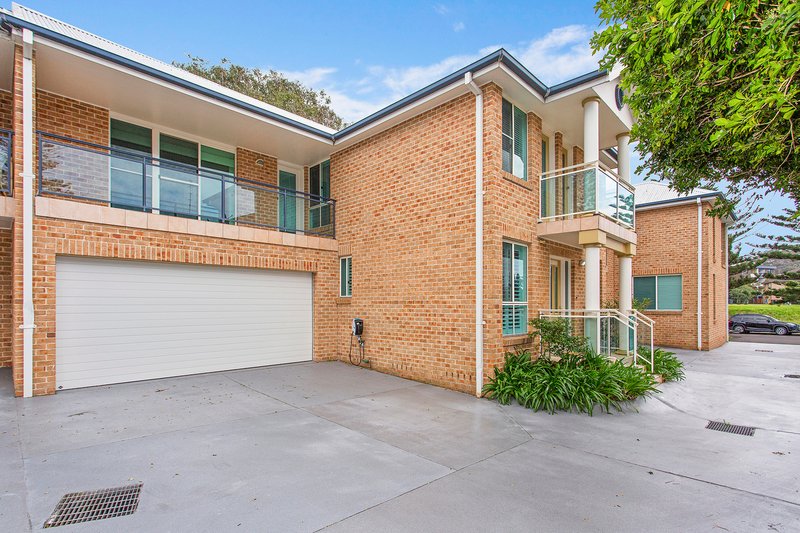 Photo - 2/49 The Esplanade, Thirroul NSW 2515 - Image 1