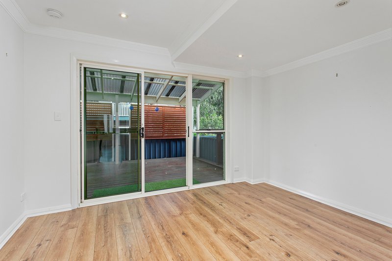 Photo - 2/49 The Esplanade, Thirroul NSW 2515 - Image 4