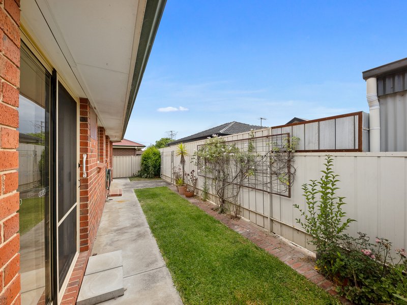 Photo - 2/49 Williams Road, Wangaratta VIC 3677 - Image 12