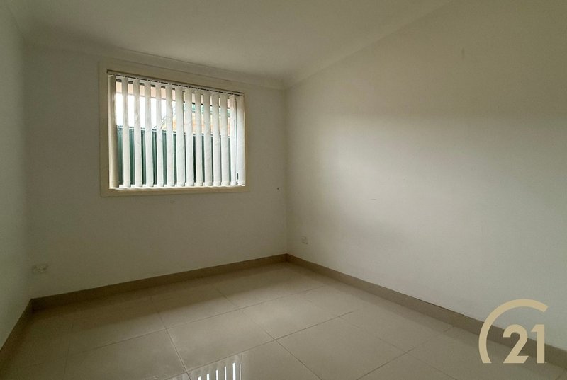 Photo - 24a Condello Crescent, Edensor Park NSW 2176 - Image 4
