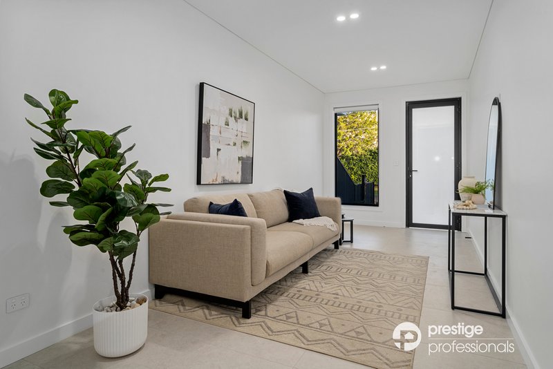 Photo - 24a Franklin Road, Chipping Norton NSW 2170 - Image 2