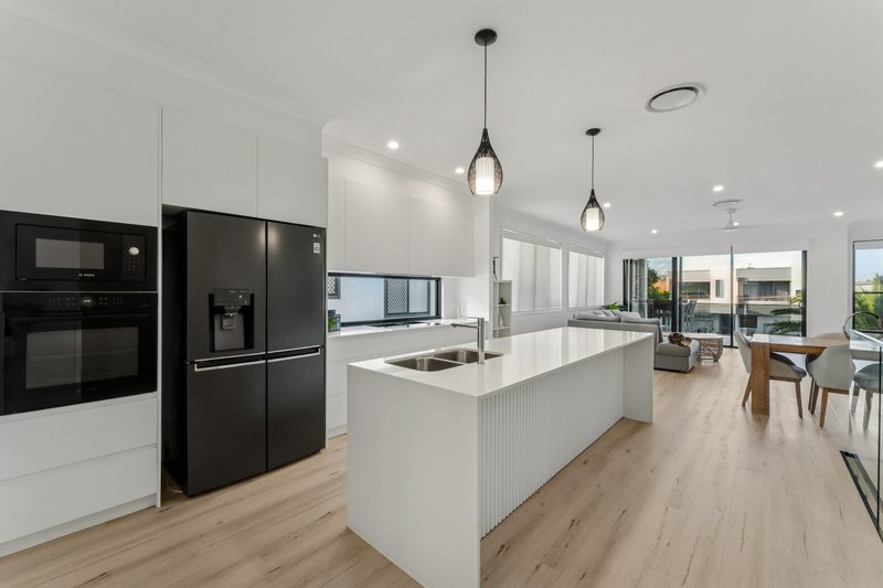 Photo - 24A Muscovey Avenue, Paradise Point QLD 4216 - Image 3