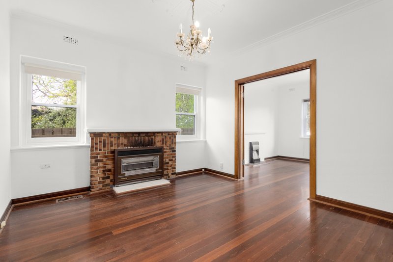 Photo - 24B Crosbie Road, Murrumbeena VIC 3163 - Image 5