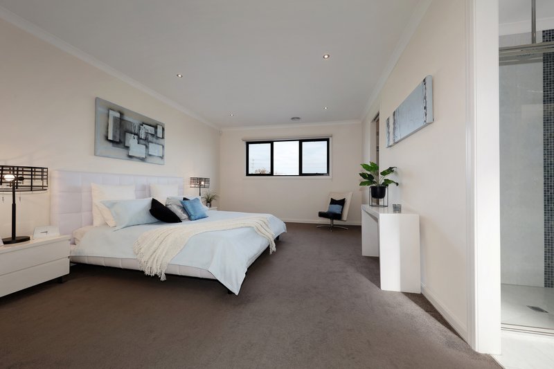 Photo - 24B Fairbank Road, Bentleigh VIC 3204 - Image 7